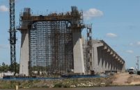 Ponte binacional em Murtinho tem visita do governador do estado e de ministros