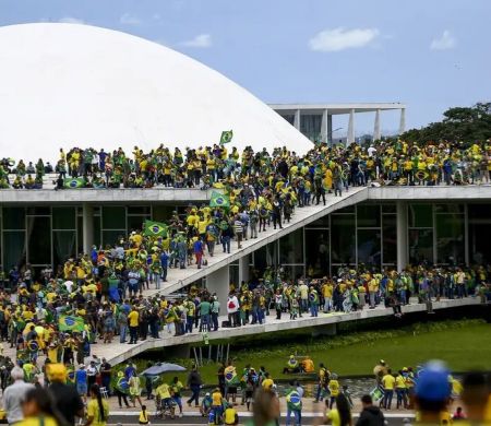 Réu que furtou bola autografada por Neymar no 8/1 é condenado no STF