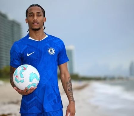 Ao som de bossa nova, Chelsea anuncia João Pedro: 