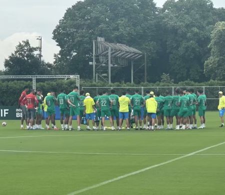 Abel fala com grupo e conta com Paulinho de olho no Chelsea