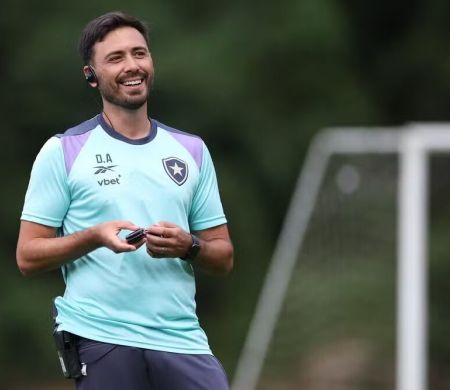 Botafogo embarca para Brasília para enfrentar o Vasco pelo Brasileirão