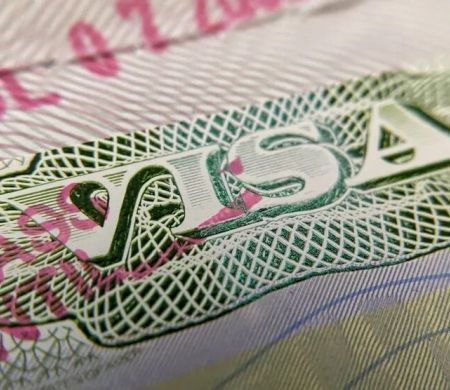 Estados Unidos aprovam taxa extra para visto no país 