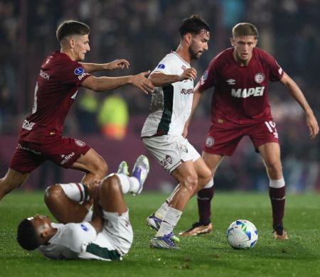Fluminense toma gol no fim e perde do Lanús nas quartas da Sul-Americana