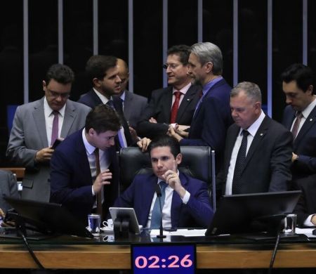 Câmara derrota governo e Alexandre Moraes ao aprovar a PEC da blindagem 