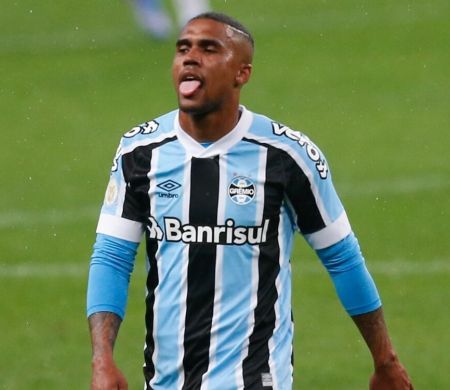 Douglas Costa tem prisão decretada por dívida de pensão alimentícia