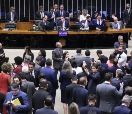 Câmara dos Deputados aprova urgência de projeto da anistia