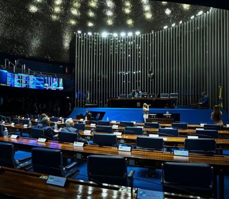Apontada como eleitoreira, isenção do IR aguarda análise no Senado
