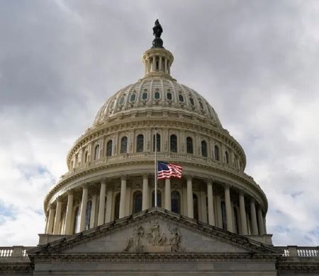 Com ameaça de demissões, paralisação do governo dos EUA entra no 6º dia