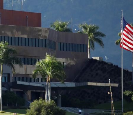Venezuela diz alertar EUA sobre possível ataque à embaixada em Caracas