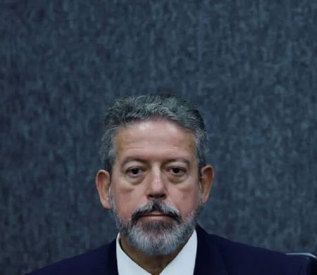 Lira quer evitar retaliação e manter cargos-chave com Centrão