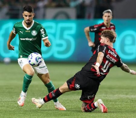 Flamengo e Palmeiras fazem hoje confronto direto pela ponta do Brasileirão 
