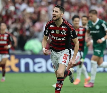 Flamengo vence Palmeiras, encosta na liderança e embola o Brasileirão