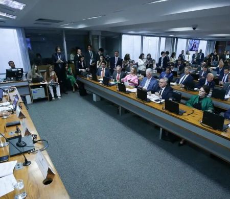 Deputado pede prisão de ex-presidente de entidade por silêncio 