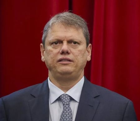 Tarcísio diz ao Centrão que só vai decidir sobre candidatura em fevereiro