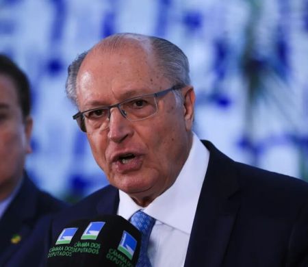 Negociar fora do dólar é algo para longo prazo, diz Alckmin