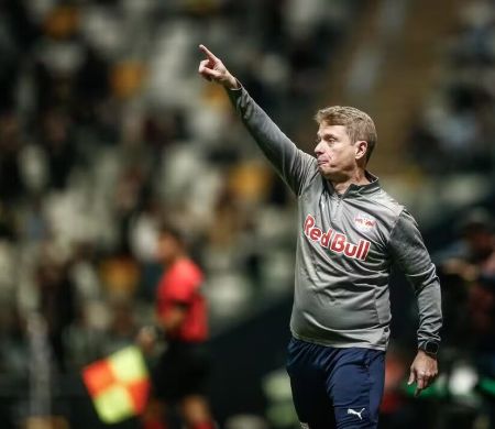 Derrota para o Vasco custa a cabeça de Fernando Seabra 