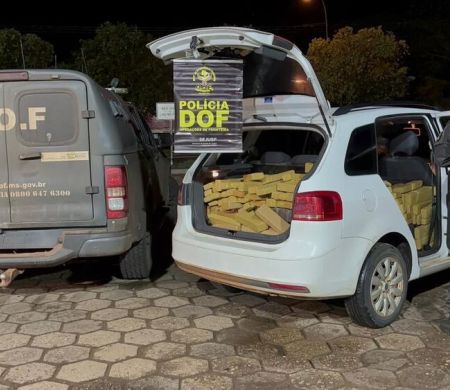 Carro furtado em SC cruzava MS com 600 kg de maconha e motorista é preso