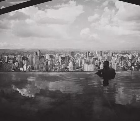 Presidente pede a Memphis que deixe hotel de luxo em São Paulo