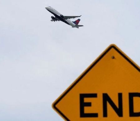 Aéreas dos EUA cortam centenas de voos após diretriz do governo