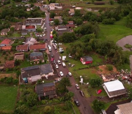 Santa Catarina registra a passagem de 3 tornados e muitos estragos&nbsp;