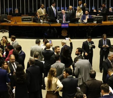 Presidente da Câmara adia votação do PL Antifacção para terça-feira (18)