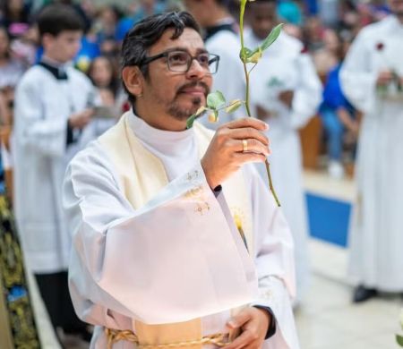 Corpo de padre é encontrado enrolado em tapete após latrocínio 