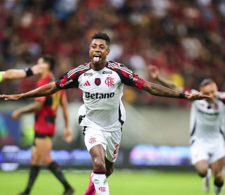 Em Recife, Flamengo goleia o Sport em jogo atrasado do Brasileirão