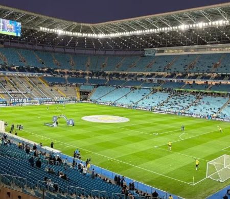 Vindos de derrotas, Grêmio e Vasco jogam esta noite em  Porto Alegre 