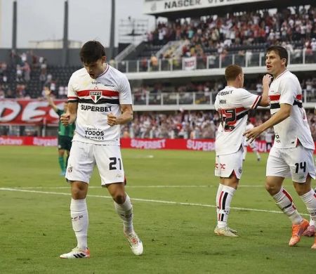 Vitória sobre o Juventude recoloca o São Paulo no 8º posto do Brasileirão