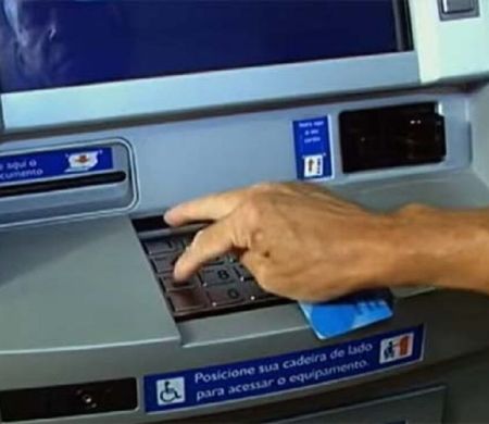 Beneficiários do Bolsa Família com NIS final 9 recebem nesta quinta