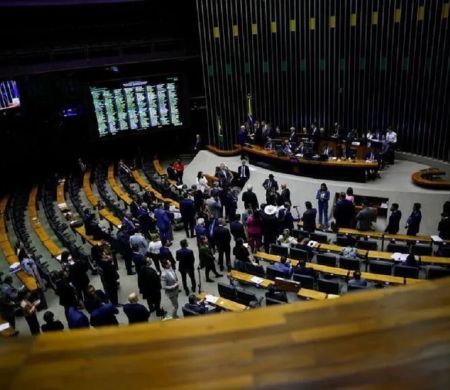 Deputados incluem penduricalho no TCU na reforma administrativa