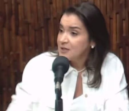 Adriane reage a protesto, ataca Marquinhos e chama Rose de desocupada