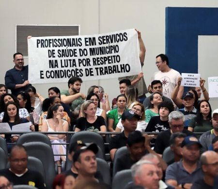 Aprovado reajuste escalonado que incorpora R$ 750 ao salário-base de servidores 