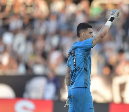Fla prepara oferta para contratar Gabriel Brazão, goleiro do Santos