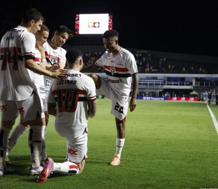 São Paulo afunda o Inter e alivia pressão após goleada humilhante