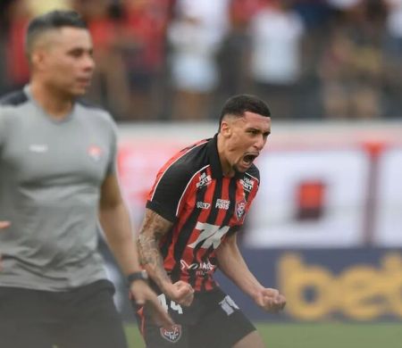 Vitória vence São Paulo e se livra do rebaixamento no Brasileirão