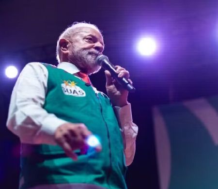 Lula participa de cerimônia que lança novas regras para a CNH