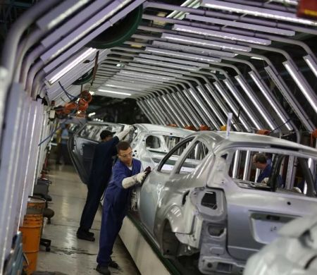 Governo estuda aumentar tarifas de carros e aço para fechar contas&nbsp;