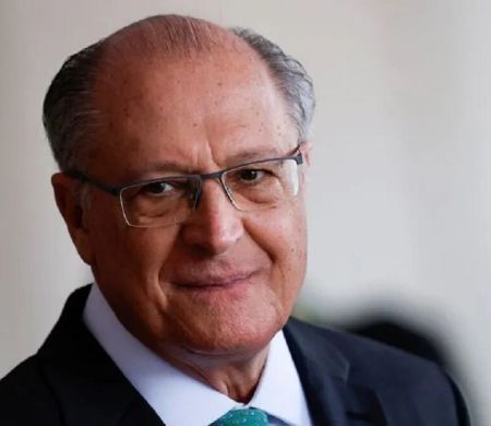 Juros podem começar a cair na próxima reunião do Copom, diz Alckmin 