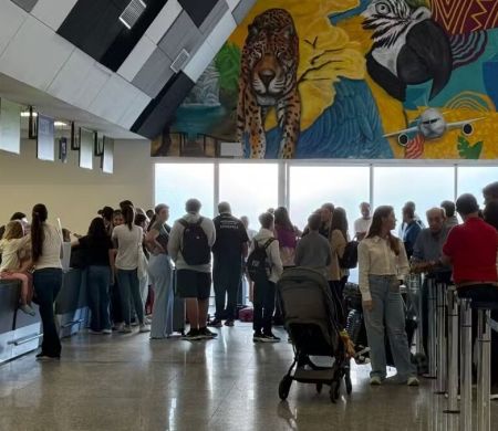 Falha na assistência revolta passageiros após dois voos cancelados na capital