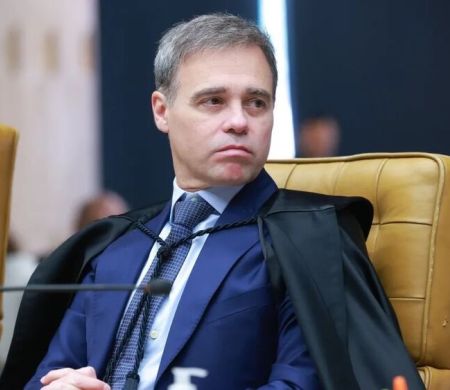 Mendonça fala em “extrema cautela” para negar pedido de prisão de senador