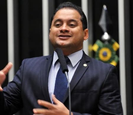 PF diz que senador é o 'sustentáculo político' de esquema no INSS