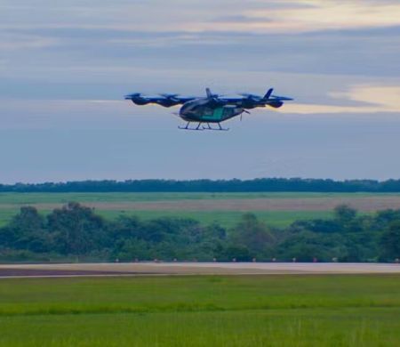 Protótipo do carro voador da Embraer faz 1º voo no interior de SP