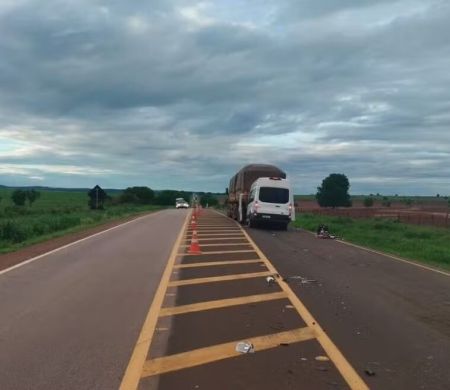 Colisão na BR-163 envolvendo van de hemodiálise termina com uma morte