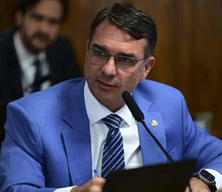 PL mira eleger até 115 deputados e 20 senadores em 2026