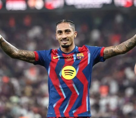 Raphinha faz dois, e lidera título do Barcelona contra o Real Madrid