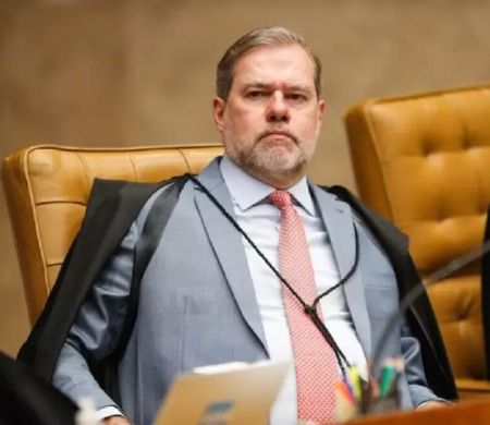 Senadores e deputados pedem suspeição de Toffoli por elo com Vorcaro
