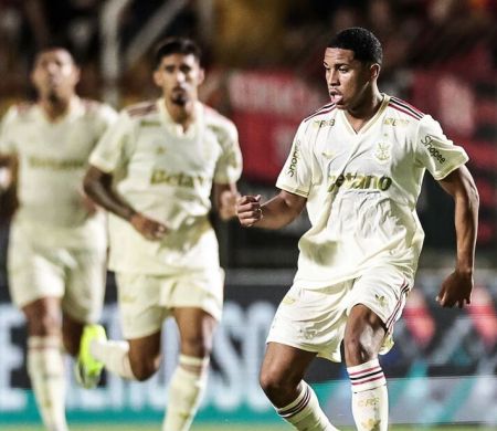 Flamengo amarga lanterna e acende alerta contra o rebaixamento no Carioca