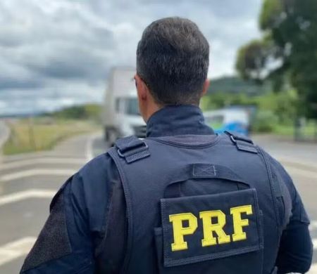 Telha que caiu de caminhão mata motociclista na BR-262