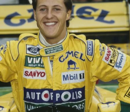 Jornal diz que Schumacher já não fica acamado e usa cadeira de rodas